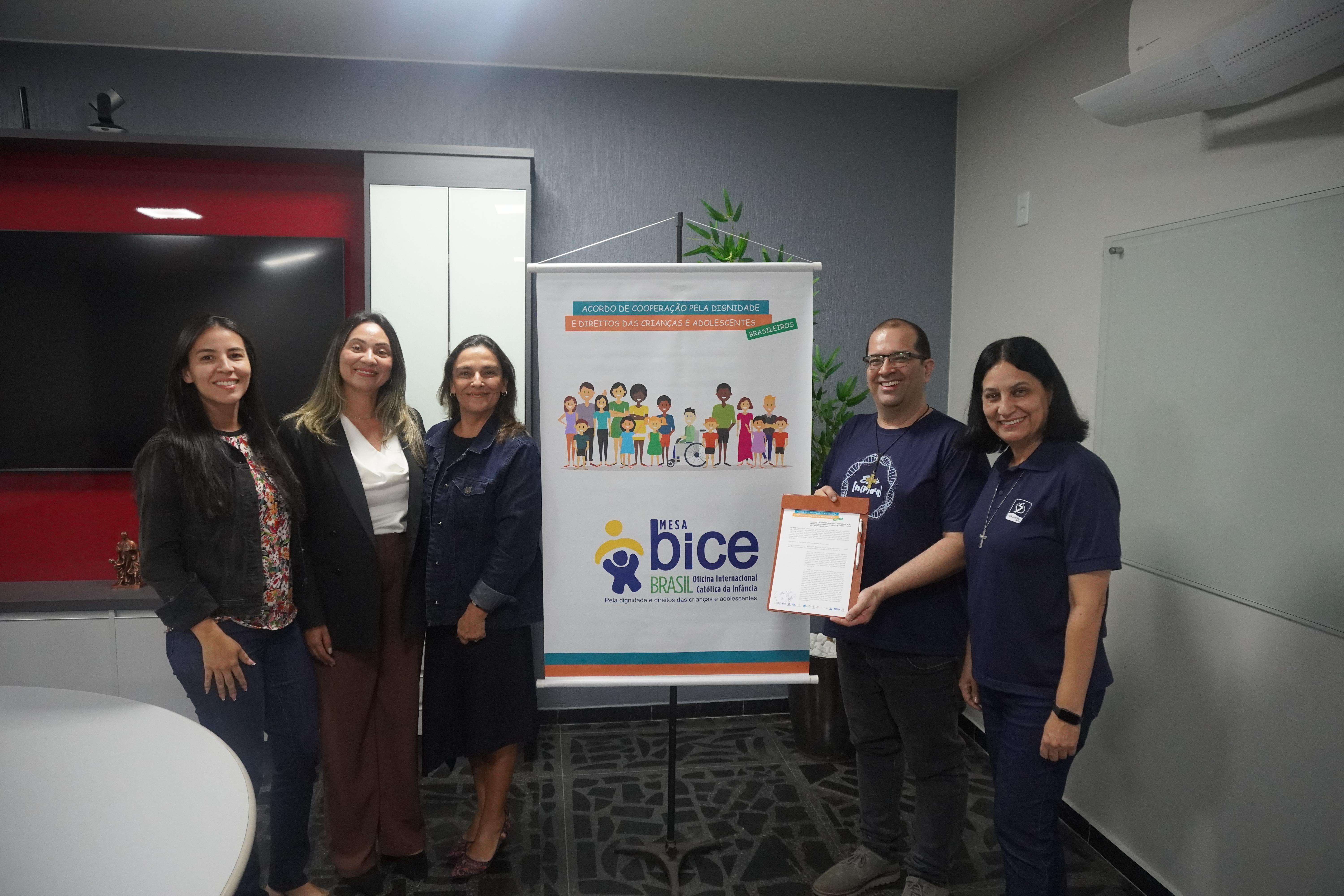Rede Salesiana Brasil realiza assinatura do acordo da Mesa BICE Brasil para o período 2025–2030
